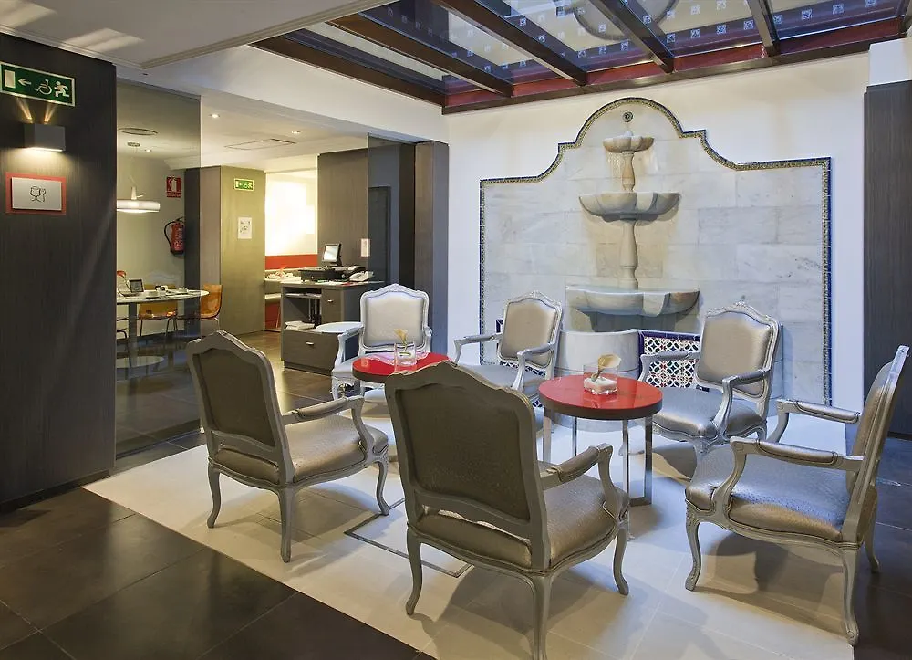 סביליה Petit Palace Puerta De Triana